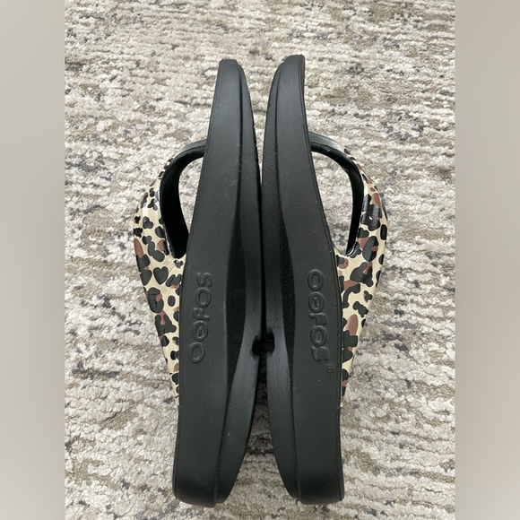 Oofos Oolala Leopard Print Sandals Size 9 Recovery Sandals Limited Edition - Picture 3 of 7